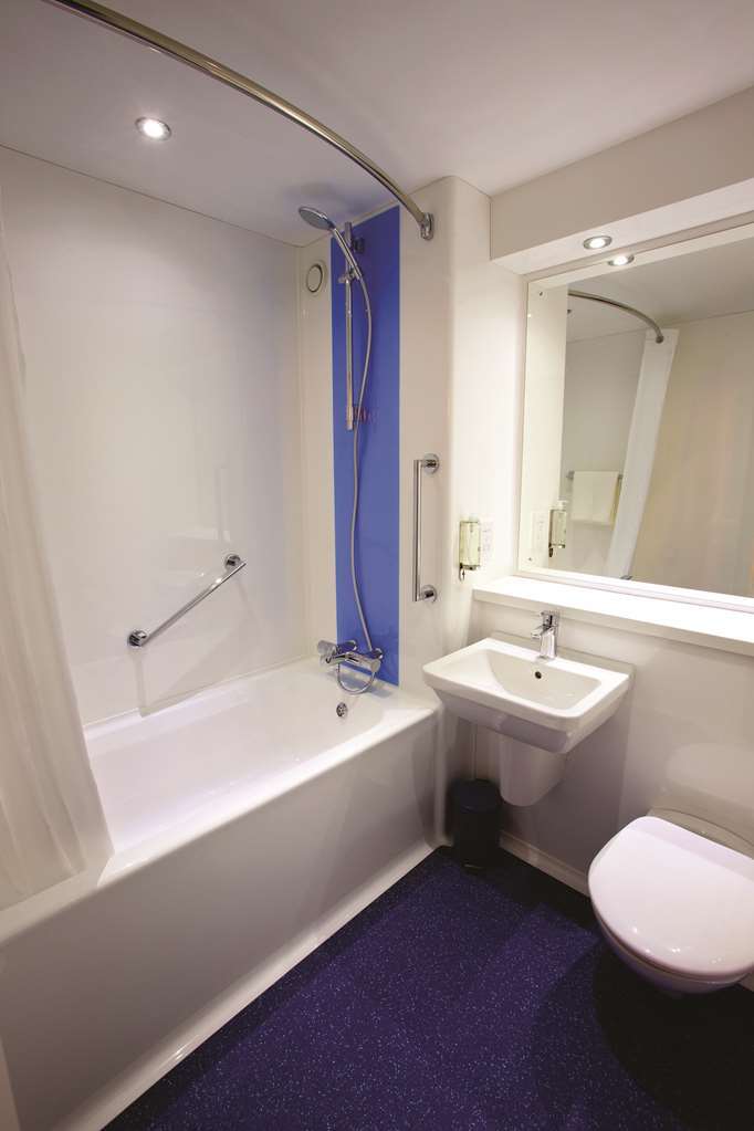 Travelodge Plymouth Roborough Rum bild